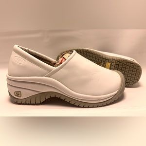 Keen Cush White Work Nursing Clogs Sz 5.5